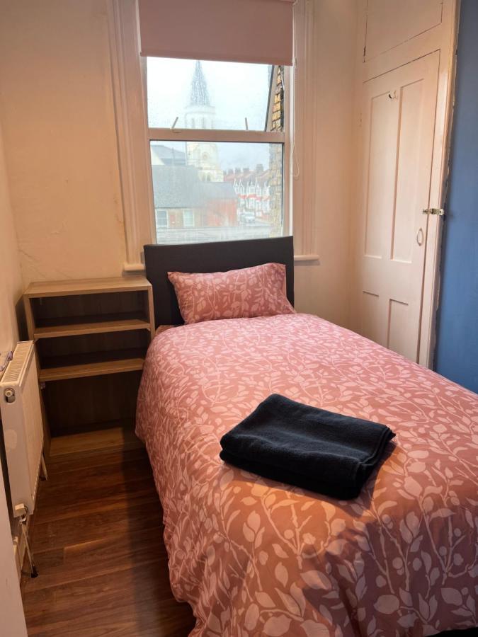 Отель Cozy London Flat Экстерьер фото